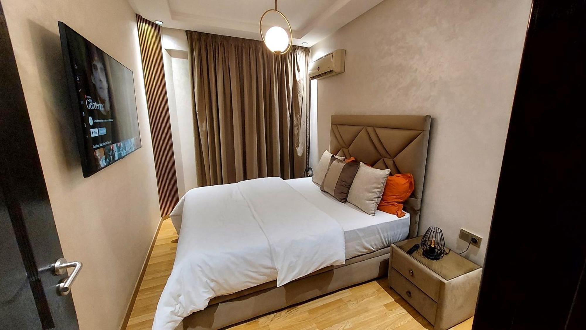 Luxury Downtown Apartment Of 80M2 In Front Of Hassan 2 Mosque And Sea From Family , Pour Famille , Interdit Couples Araabic Non Marie, Forbidden Unmarried Araabic Couples Basement Car Park Касабланка Экстерьер фото